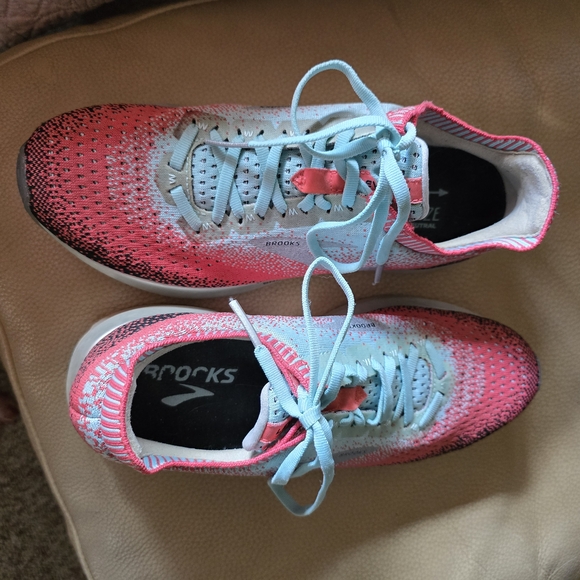 Brooks Shoes - Brooks Women's Vibrant Pink and Aqua Athletic Shoes